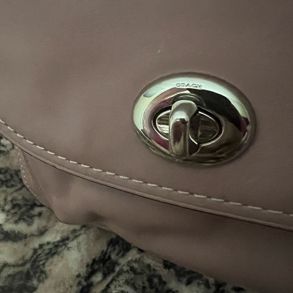 Coach Faye bag can be converted into a backpack. Elegant Women's Bag - Picture 4 of 16